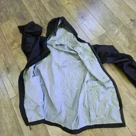 EDDIE  BAUER mens Medium Black, light spring/fall Nylon jacket - Picture 14 of 15